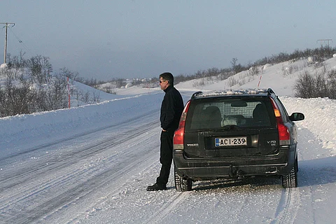 Tupakkatauko. Enää kolmisensataa kilometriä Harstadiin.