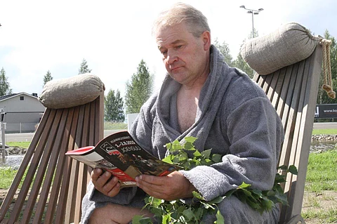 Jouko Tarvainen tutkii kuninkuuskisan 2100 mertrin lähtölistaa mietteliäänä