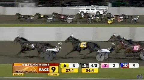 Dd's Hitman ja In Nomine Patri peräkkäin vetivät kilpailua vauhdikkaasti takasuoralla.