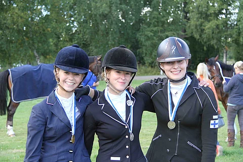 Juniorimestarit: Johanna Pohjonen, Noora Cederberg ja Theresa Segercrantz.