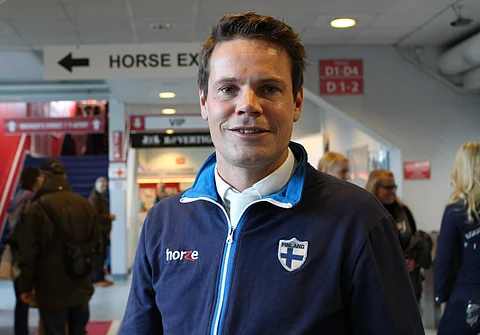 Mäentausta on yksi viidestä maailmancupin suomalaisratsastajasta. Tänään on vuorossa grand prix.