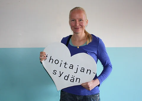 Mirva Puranen työskentelee hevosenhoitajana Ypäjän Hevosopistolla.