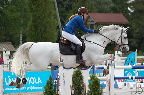 Rosa Mäkelä ja Virgin Express Ypäjällä SM-kilpailuissa elokuussa.
