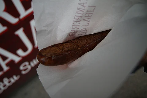 Makkara on keskeinen osa tamperelaisuutta. Kuva: Riikka Aaltonen.