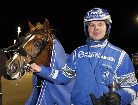 Heikki Mikkonen ajaa Massive Shinea.