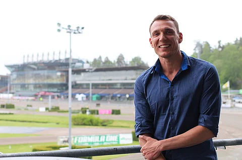 Suomalaissyntyinen Glenn Elo on toiminut Solvallan ravilukion ja ravikoulun koordinaattorina vuodesta 2011.