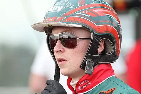 Jukka Torvinen ajaa Forssan Toto5-varma Carlos la Rentaa.