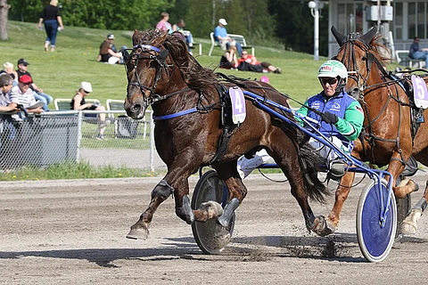 Köppisen voittovire löytyi kunkkareiden alla.