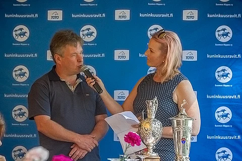 Jyrki Korhonen kertoo Laura Ruoholalle, että astutushommat olivat käydä Köppisen kunnon päälle.