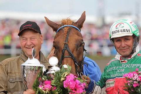 Markku Hietanen on ajanut Akaasian kaikki suurvoitot, mutta nyt Ari Oja-Nisula uskoo tamman ohjat Hannu Hietaselle.