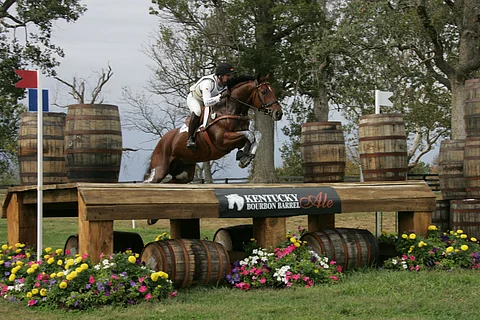 Jung ja Sam, ylikylän ratsukko.