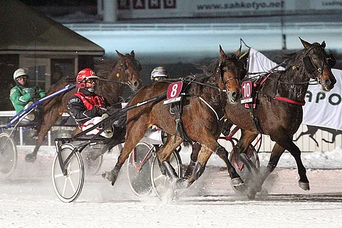Reilun viikon takainen T76-shokkivoittaja Hogwarts Express on maanantaina hyvä ohipelikohde.
