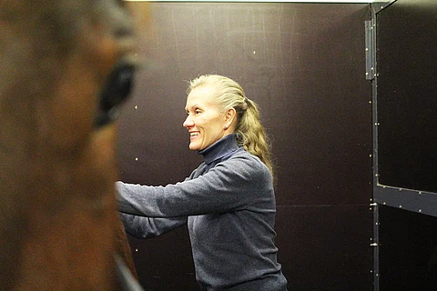 Tuula Pursiainen ei koskaan varsinaisesti suunnitellut ryhtyvänsä hieromaan hevosia ammatikseen, vaan pikemminkin ajautui alalle ja jäi sille tielle.