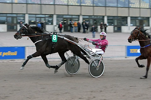 Bosses Lily ehti Antti Teivaisen kannustama helposti ensimmäiseksi.