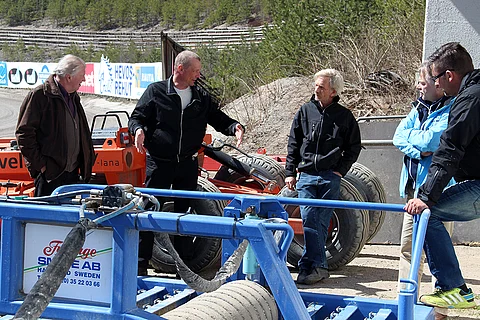 Ratamestarit tutustuivat Teivon radanhoitokalustoon.