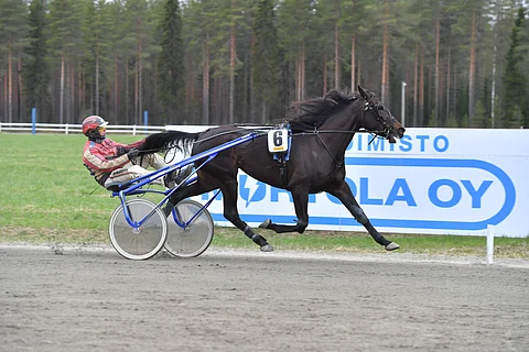 Maana's Black Rose vei nimiinsä Toto76-avauskohteen Vieremällä.