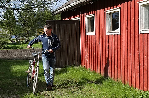Ville Herttua on hakenut polkupyörän isovanhempiensa punaisesta vajasta Ylihärmässä sadat kerrat.
