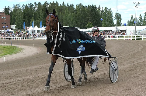 Still Loving You ja Markku Nieminen Suur-Hollola-välierävoiton jälkeen. Kuva: Hanna Laakso