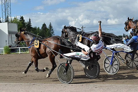 Mika Forss sai tuulettaa Suur-Hollolassa Venicen rattailla. Miten käy Mikkelissä? Kuva: Roosa Lindholm