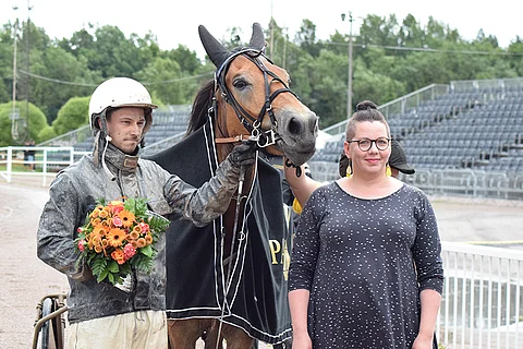 Roni Paldanin ajama Kleopatra jätti pitkän hajuraon kilpakumppaneihinsa. Kuva: Roosa Lindholm