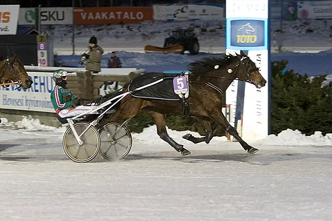 Golden Elevenillä on jälleen hankalat asetelmat, mutta kovavauhtisessa juoksussa se voi ehtiä yllätysvoittoon.