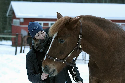 Kuunvalon Siru omistajansa Jenny Ruodin kanssa tänään. Kuva Harri Lind.