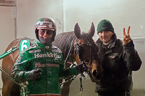 Hannu Torvinen lämmitti ajokkinsa, Jukka Kinnusen Ghiotin.