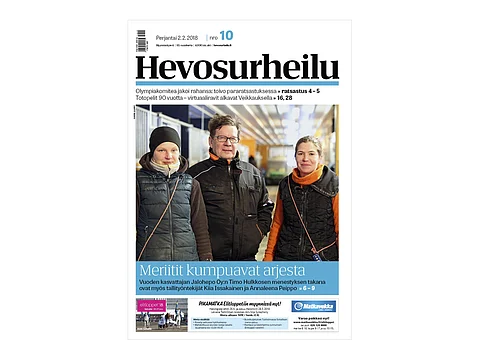 Jalohepo Oy:n rutiineja tallilla edistävät Kiia Issakainen, Timo Hulkkonen ja Annaleena Peippo. Kuva: Hanna Laakso.