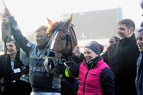 Josveisin, Lindgrenien ja Antti Ojanperän sekä Jutta Ihalaisen riemua Vincennesissä. Kuva: Merja Tuunanen.