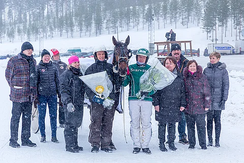 Niko Jokela ajoi Juhani Inkisen Lindy Poppinsin voittoon Toto76-kierroksen päättäneessä Teivo GP:ssä.