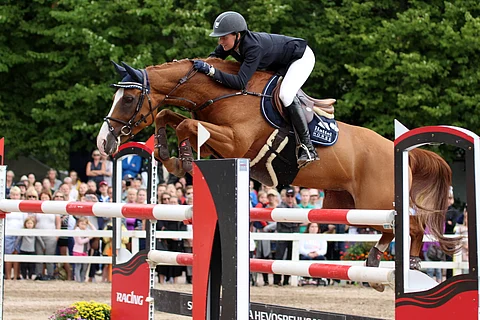 Hangossa hypätään isoja esteitä, kuten tekivät viime vuonna Susanna Granroth ja Baccara.