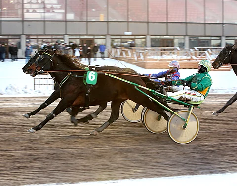 Erkki-Pekka Mäkisen ajokki VIxpress Li piti Hotshot Lucan niukasti takanaan.