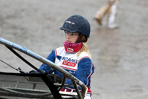 Riina Rekilä matkaa Tetrick Wanian kanssa Jägersron raveihin.