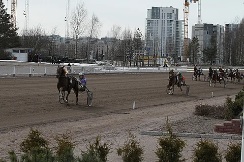 Ensimmäiseltä takasuoralta johtanut Costello oli Valiodivisioonafinaalissa ylivoimainen.