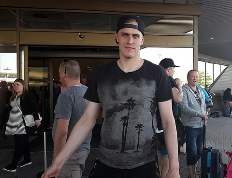 Saku Mäenalanen tekee ensivisiitin Elitloppetiin. Kuva: Stiina Ikonen