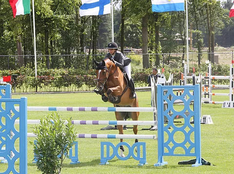 Anna-Julia Kontio jatkaa kuvan Caseylla, mutta Stardust vaihtui toiseen.