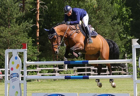 Hattel Horsen rouva itse, Sanna Backlund ja Elano.