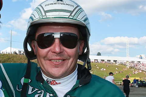 Niko Jokela ylsi sadan voiton kerhoon 44-vuotiaana.