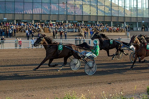 Lexus Dream vei ensimmäisen derbykarsinnan näyttävällä suorituksella.