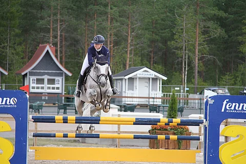 Junioreiden suomenmestarit: Teresita Bremer ja Caral.