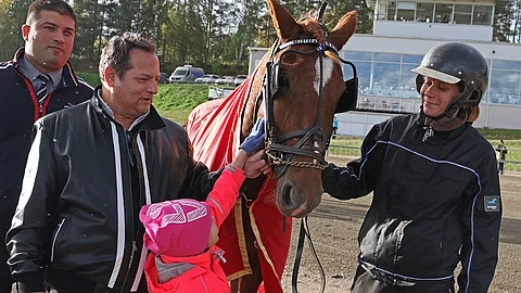 Huima Lento kilpaili pääosan urastaa Noora Rinne-Nirvan valmennuksesta.