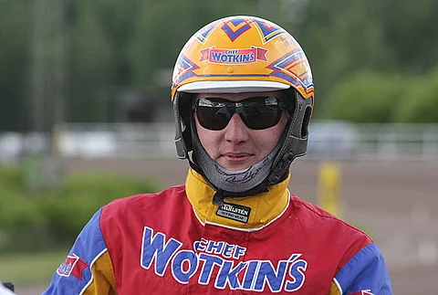 Teemu Keskitalo johtaa amatöörien SM-finaaleja, kun kolme seitsemästä osalähdöstä on ajettu.