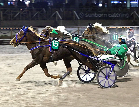 Huimariina piti Vieskerin Virvan ja Liisan Tulilinnun takanaan.