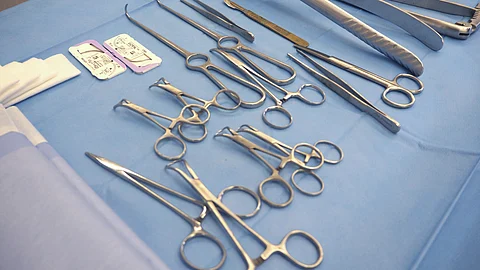 Usean eläinlääkärin muodostama arviolautakunta arvioi käytettävissä olevien tietojen perusteella, tapahtuiko eläimen hoidossa korvaukseen oikeuttava hoitovirhe vai ei.