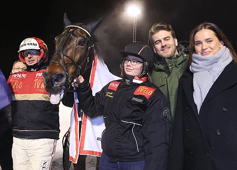 Isokenkä oli Salkkarit-lähtö, joten myös näyttelijöitä nähtiin voittajaseremonioissa.