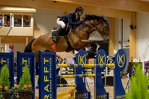 Antti Linna voitti Ainon Masters-luokan uudella hevosellaan Igor van de Burcht.