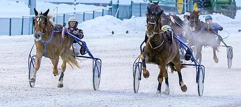 I.P. Vapari (kuvassa vasemmalla) pystyy voittoon Kaustisella.