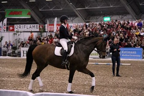 Krista Moisio ja Lady Jacqueline Tampereen jättiyleisön edessä.