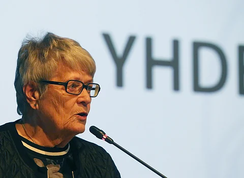 Leena Valtanen kerää valtakirjoja uuden kevätkokouksen järjestämiseksi.