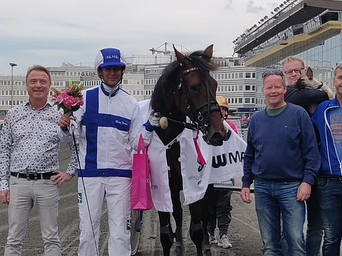 Mika Forss otti johtopaikan ajajien MM-kisan toisena päivänä. Kuva: Totofoto